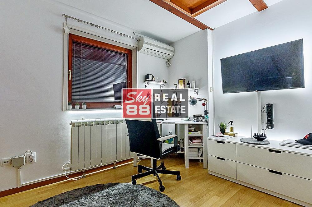 Stan na prodaju u Beogradu, Stari grad, cetvorosoban, 104m2, cena 450000 evra