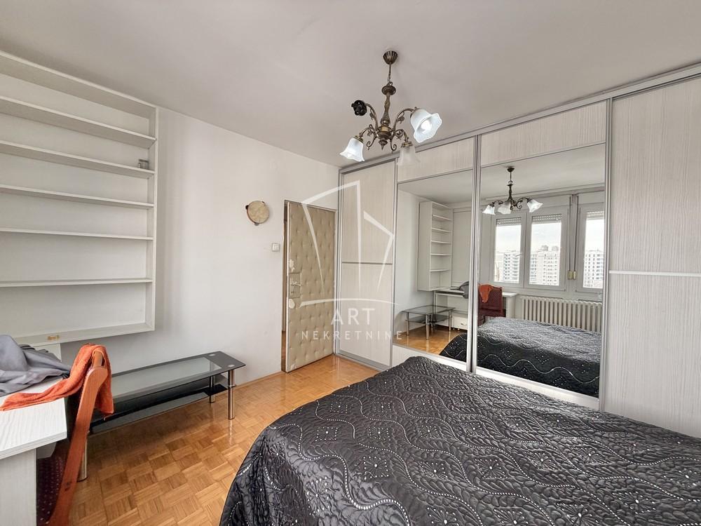 Stan na prodaju u Beogradu, Autokomanda, trosoban, 70m2, cena 215000 evra