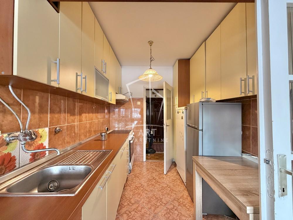 Stan na prodaju u Beogradu, Autokomanda, trosoban, 70m2, cena 215000 evra