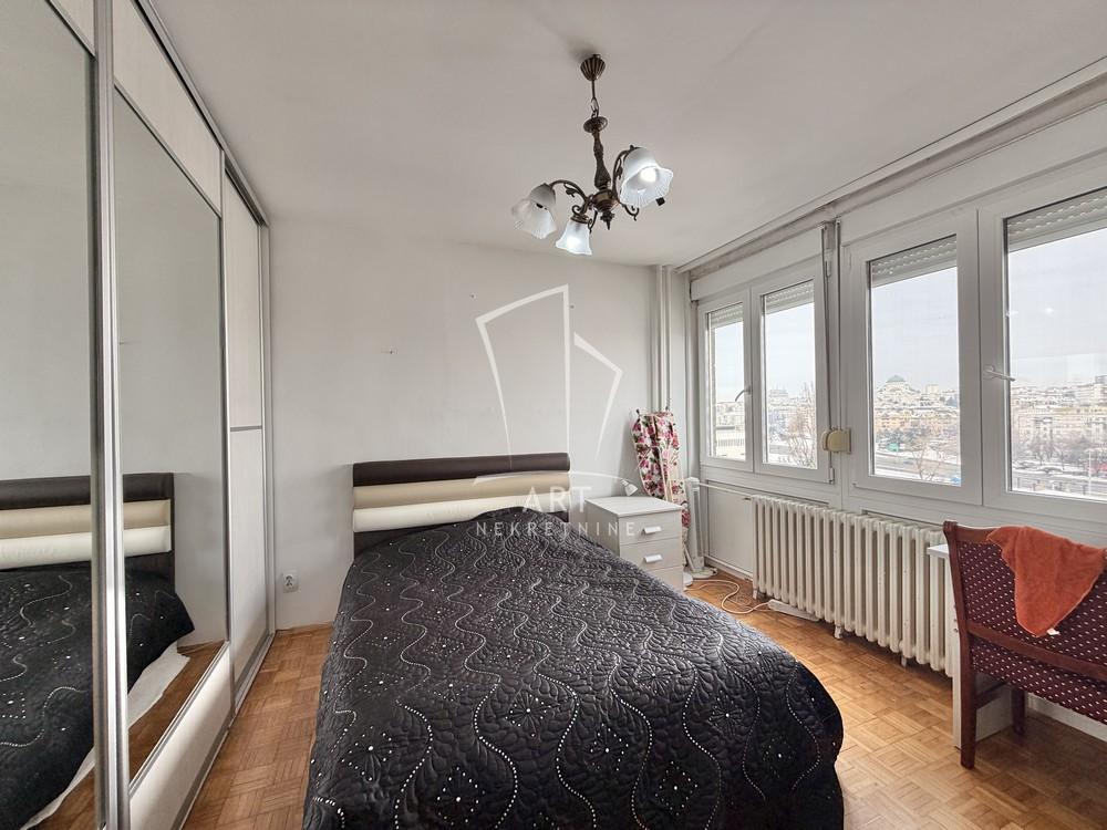 Stan na prodaju u Beogradu, Autokomanda, trosoban, 70m2, cena 215000 evra