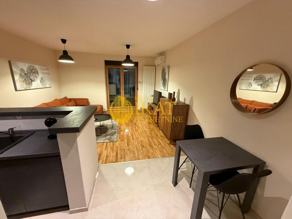 Stan na prodaju u Beogradu, Dedinje, dvosoban, 70m2, cena 240000 evra