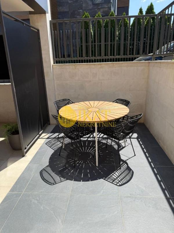 Stan na prodaju u Beogradu, Dedinje, dvosoban, 70m2, cena 240000 evra