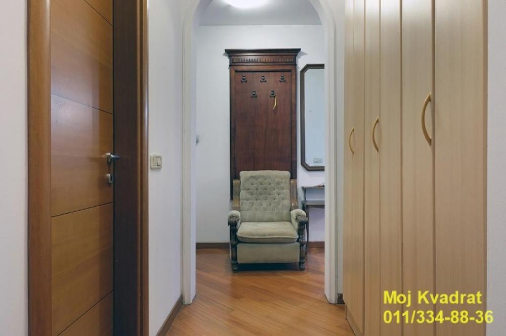 Stan na prodaju u Beogradu, Vukov spomenik, trosoban, 108m2, cena 420000 evra