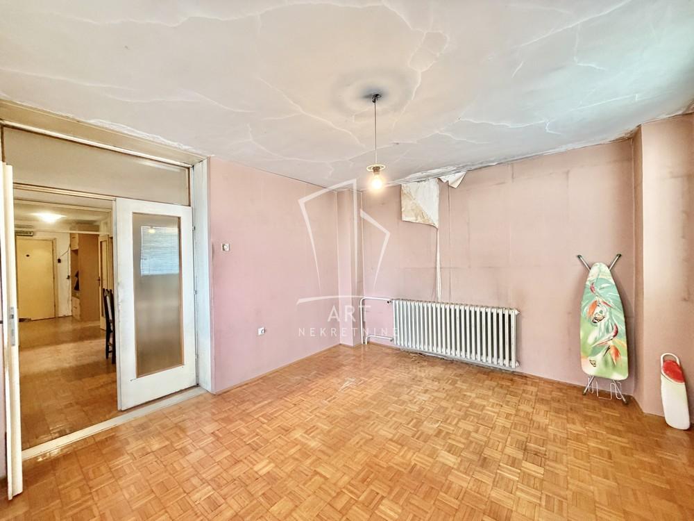 Stan na prodaju u Beogradu, Novi Beograd blok 62, cetvorosoban, 111m2, cena 270000 evra