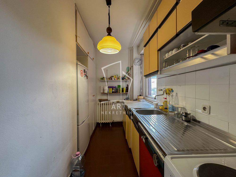 Stan na prodaju u Beogradu, Žarkovo, troiposoban, 90m2, cena 295000 evra