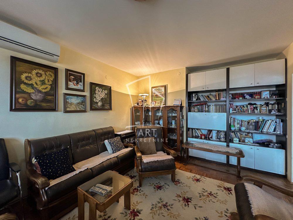 Stan na prodaju u Beogradu, Žarkovo, troiposoban, 90m2, cena 295000 evra