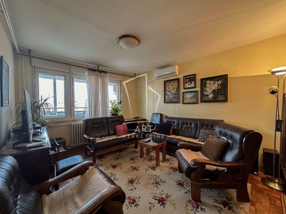 Stan na prodaju u Beogradu, Žarkovo, troiposoban, 90m2, cena 295000 evra