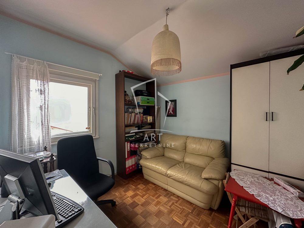 Stan na prodaju u Beogradu, Žarkovo, troiposoban, 90m2, cena 295000 evra