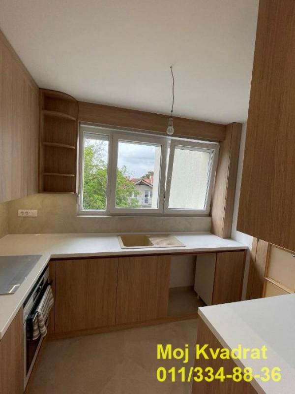 Stan na prodaju u Beogradu, Banovo brdo, cetvorosoban, 120m2, cena 370000 evra