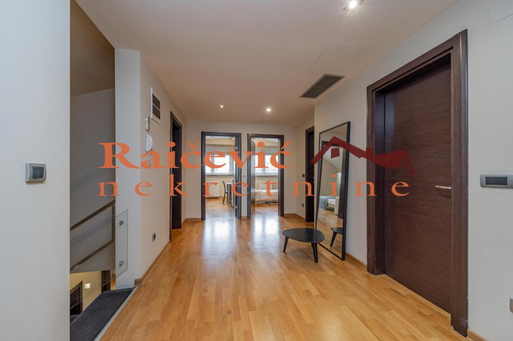 Stan na prodaju u Beogradu, Crveni Krst, 160m2, cena 590000 evra