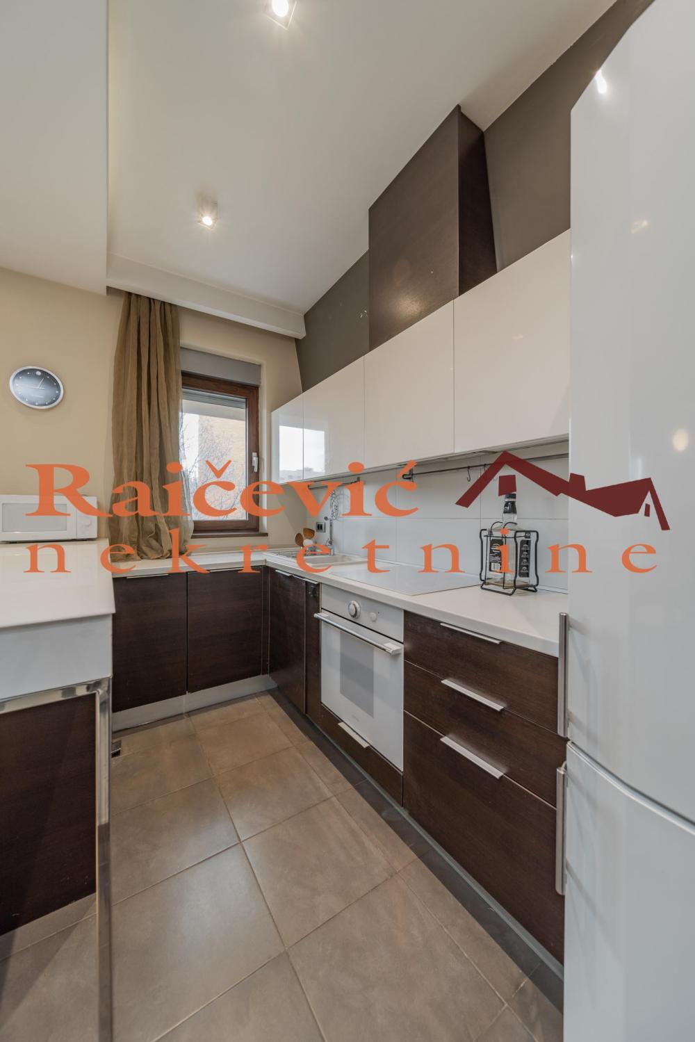 Stan na prodaju u Beogradu, Crveni Krst, 160m2, cena 590000 evra