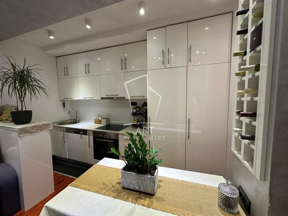 Stan na prodaju u Beogradu, Pašino brdo, jednoiposoban, 38m2, cena 183000 evra