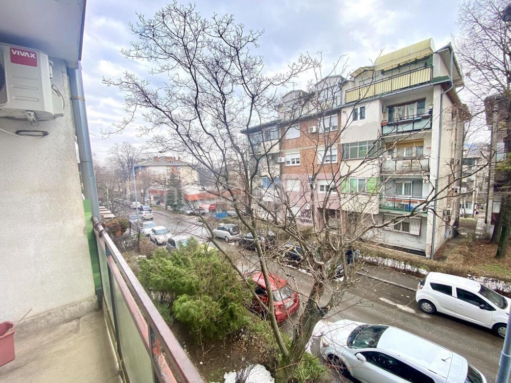 Stan na prodaju u Beogradu, Karaburma, jednosoban, 42m2, cena 115000 evra