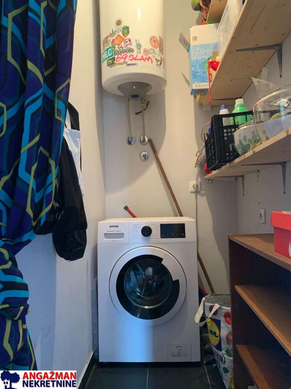 Stan na prodaju u Beogradu, Novi Beograd blok 21 (10. gimnazija), dvoiposoban, 59m2, cena 255000 evra