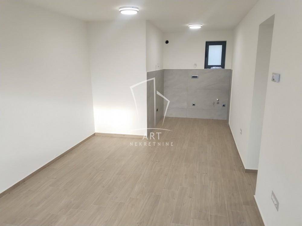 Stan na prodaju u Beogradu, Čukarica, jednoiposoban, 36m2, cena 83000 evra