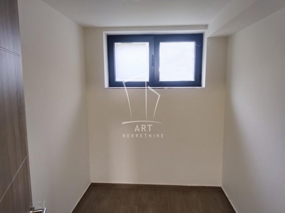 Stan na prodaju u Beogradu, Čukarica, jednoiposoban, 36m2, cena 83000 evra