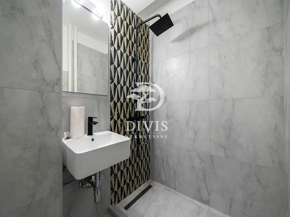 Stan na prodaju u Beogradu, Novi Beograd blok 70 (Kineski TC), cetvorosoban, 106m2, cena 359000 evra