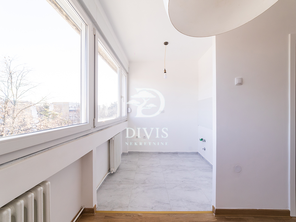 Stan na prodaju u Beogradu, Novi Beograd blok 70 (Kineski TC), cetvorosoban, 106m2, cena 359000 evra