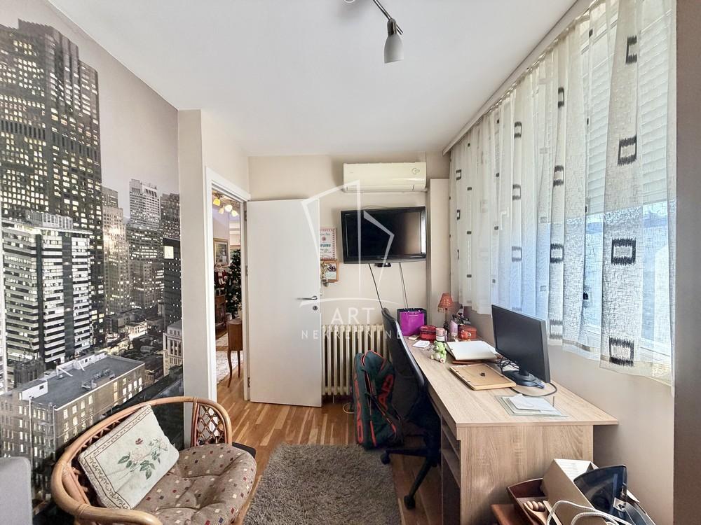 Stan na prodaju u Beogradu, Novi Beograd, cetvorosoban, 101m2, cena 450000 evra