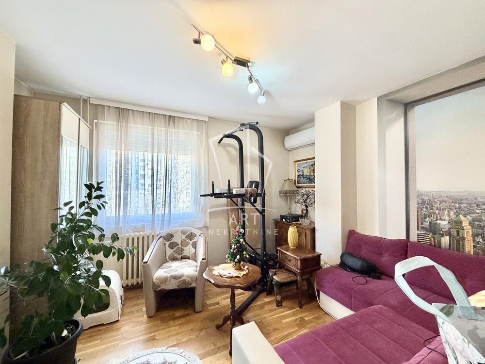 Stan na prodaju u Beogradu, Novi Beograd, cetvorosoban, 101m2, cena 450000 evra