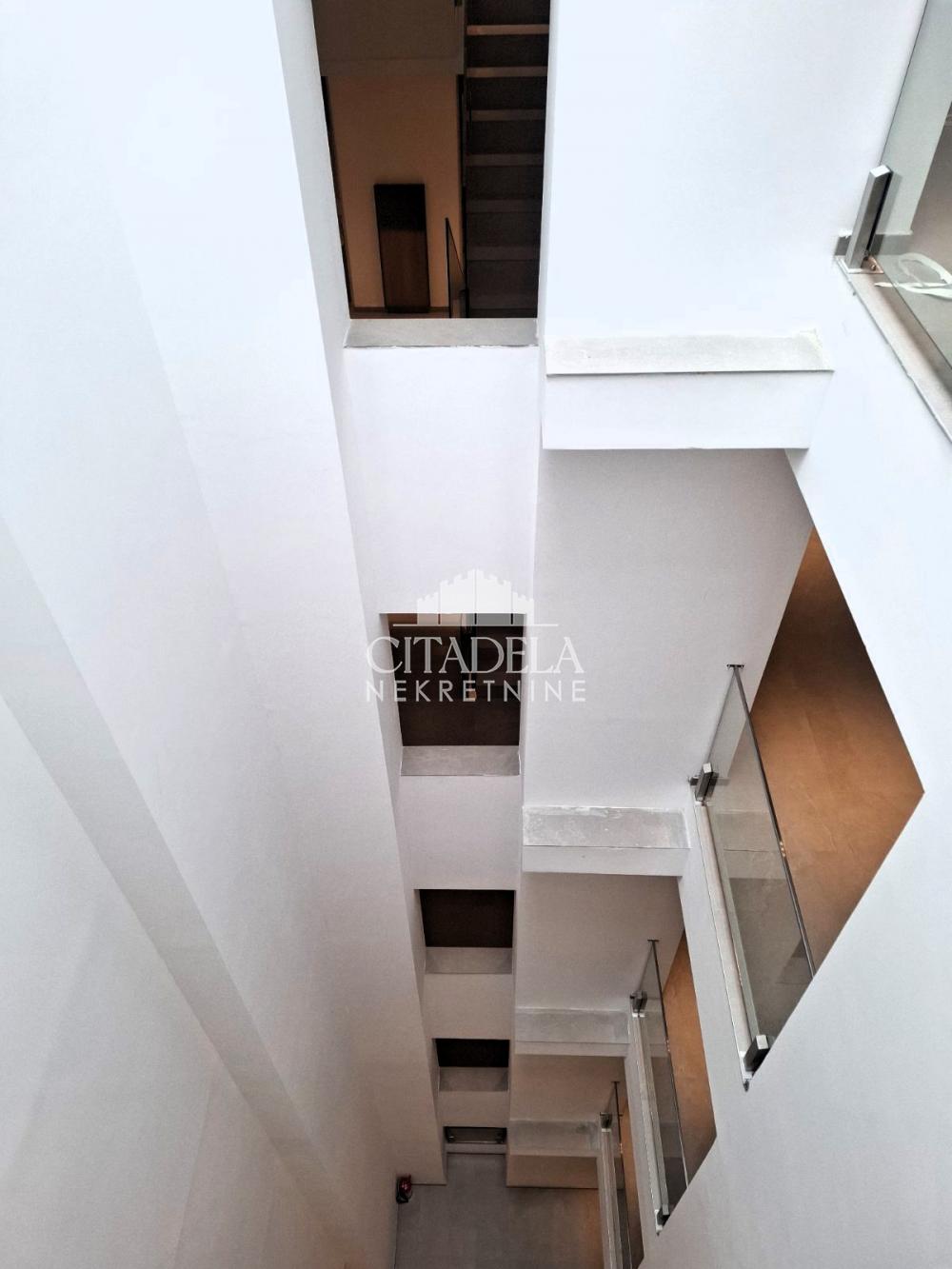 Stan na prodaju u Beogradu, Banovo brdo, dvosoban, 50m2, cena 174000 evra