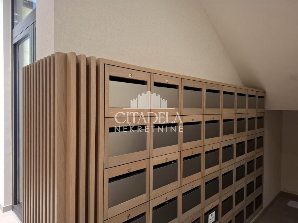 Stan na prodaju u Beogradu, Banovo brdo, dvosoban, 50m2, cena 174000 evra