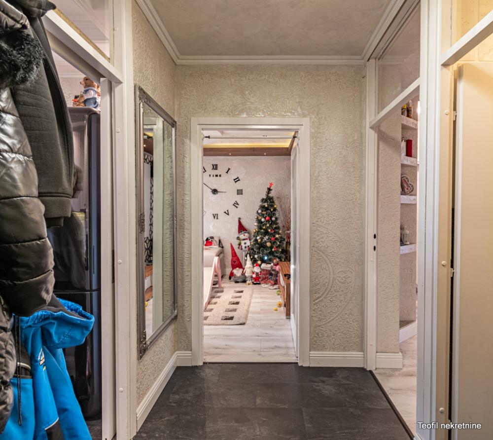 Stan na prodaju u Beogradu, Prvomajska, trosoban, 74m2, cena 255000 evra