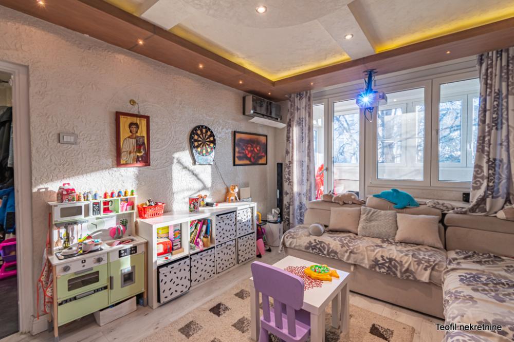 Stan na prodaju u Beogradu, Prvomajska, trosoban, 74m2, cena 255000 evra