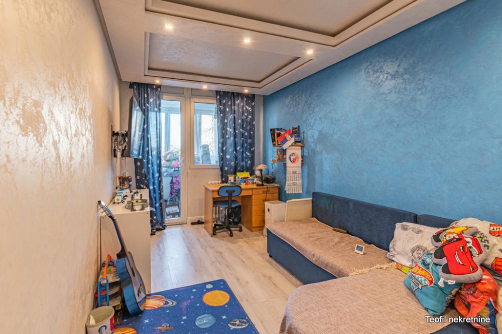 Stan na prodaju u Beogradu, Prvomajska, trosoban, 74m2, cena 255000 evra