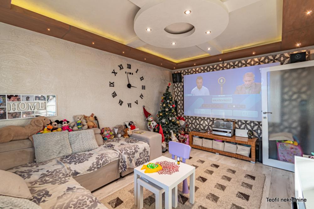 Stan na prodaju u Beogradu, Prvomajska, trosoban, 74m2, cena 255000 evra