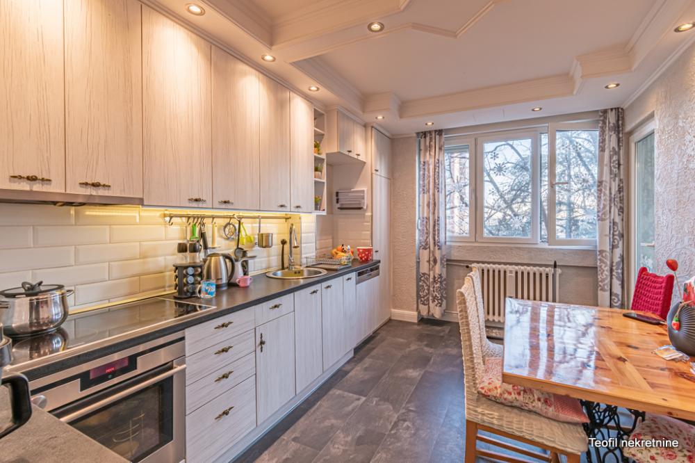 Stan na prodaju u Beogradu, Prvomajska, trosoban, 74m2, cena 255000 evra