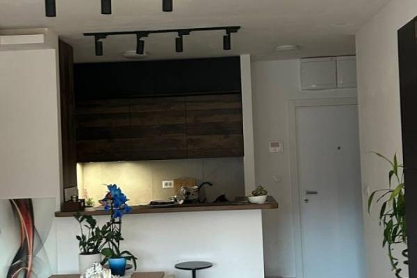 Stan na prodaju u Beogradu, Zemun, trosoban, 70m2, cena 320000 evra