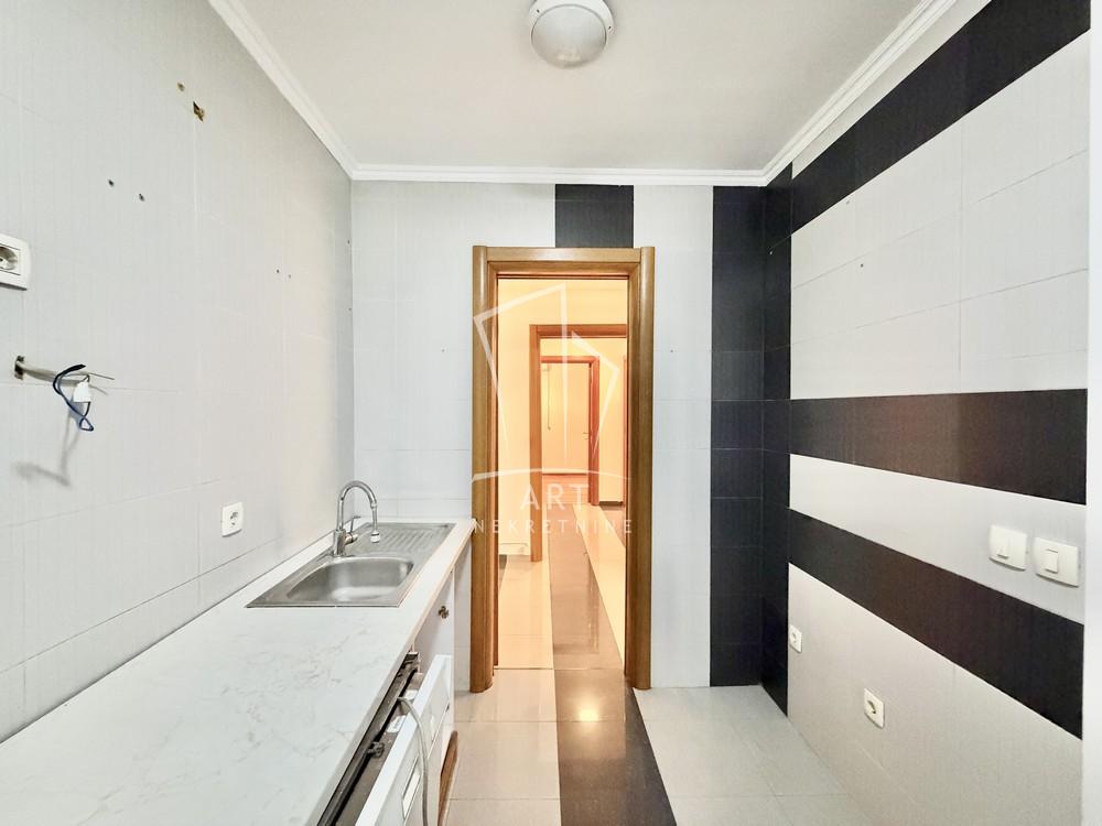 Stan na prodaju u Beogradu, Vračar, trosoban, 90m2, cena 432000 evra