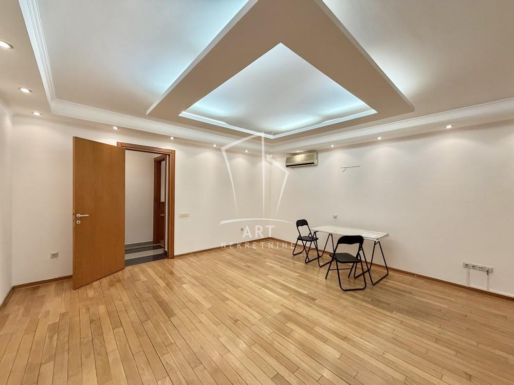 Stan na prodaju u Beogradu, Vračar, trosoban, 90m2, cena 432000 evra