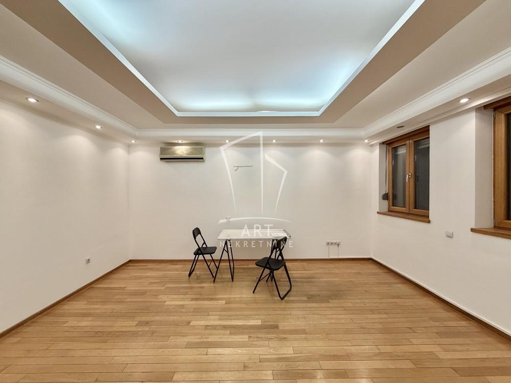 Stan na prodaju u Beogradu, Vračar, trosoban, 90m2, cena 432000 evra