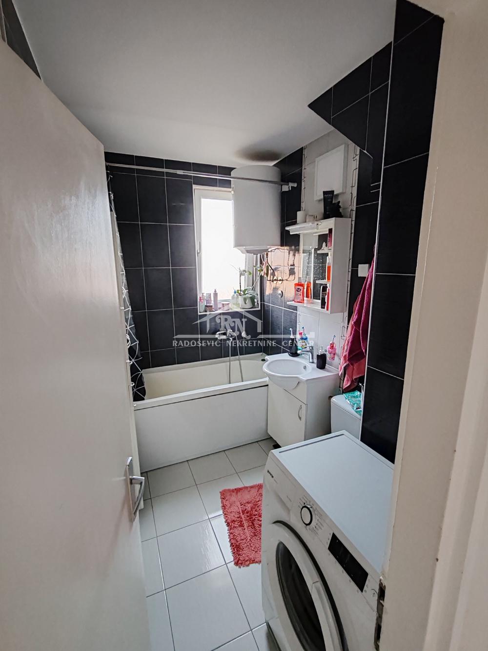 Stan na prodaju u Beogradu, Karaburma, dvoiposoban, 55m2, cena 178500 evra