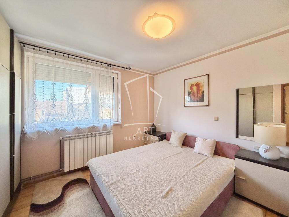 Stan na prodaju u Beogradu, Cvetkova pijaca, 155m2, cena 330000 evra