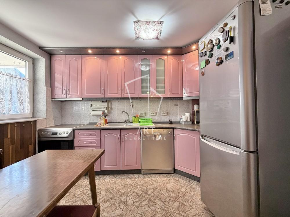 Stan na prodaju u Beogradu, Cvetkova pijaca, 155m2, cena 330000 evra