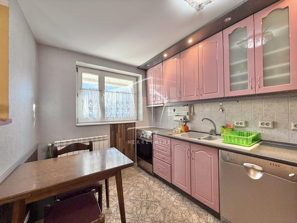 Stan na prodaju u Beogradu, Cvetkova pijaca, 155m2, cena 330000 evra