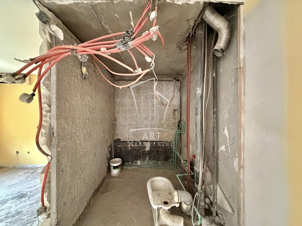 Stan na prodaju u Beogradu, Novi Beograd, dvoiposoban, 69m2, cena 247000 evra