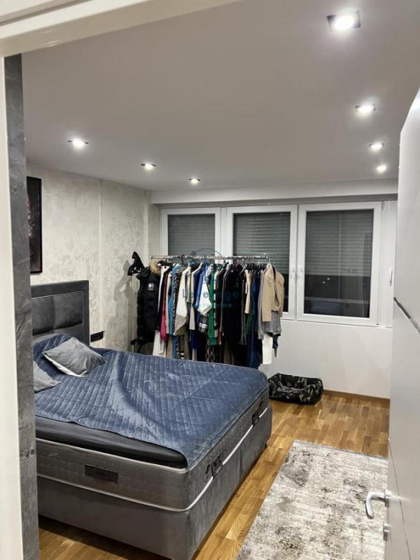 Stan na prodaju u Beogradu, Novi Beograd blok 28 (Potkovica), dvosoban, 60m2, cena 250000 evra