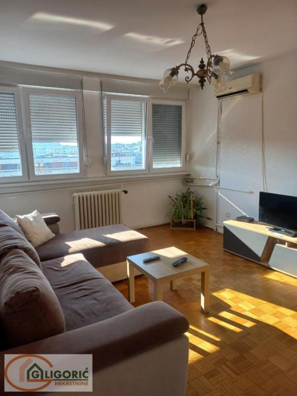 Stan na prodaju u Beogradu, Novi Beograd blok 21 (10. gimnazija), jednoiposoban, 44m2, cena 202000 evra