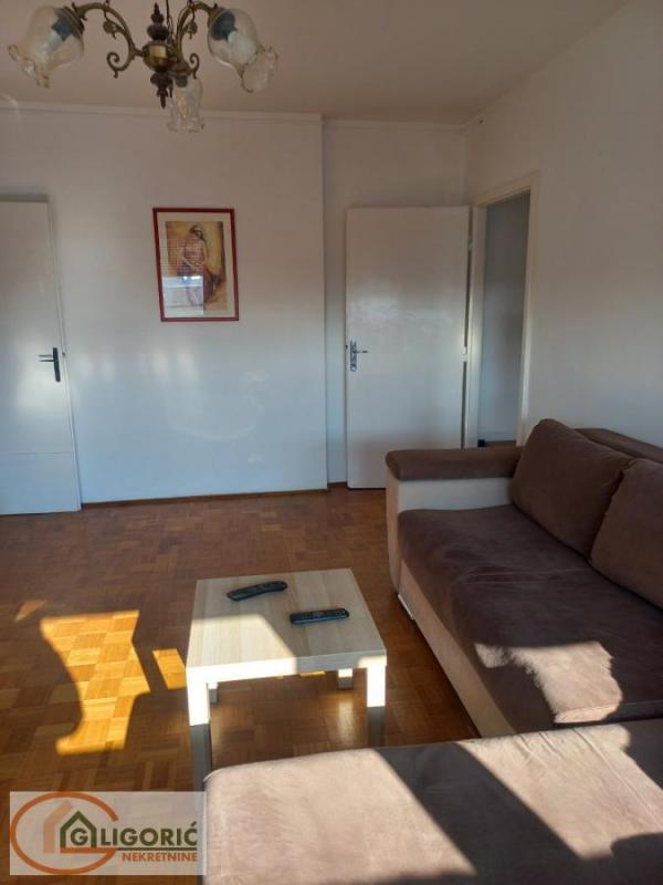 Stan na prodaju u Beogradu, Novi Beograd blok 21 (10. gimnazija), jednoiposoban, 44m2, cena 202000 evra