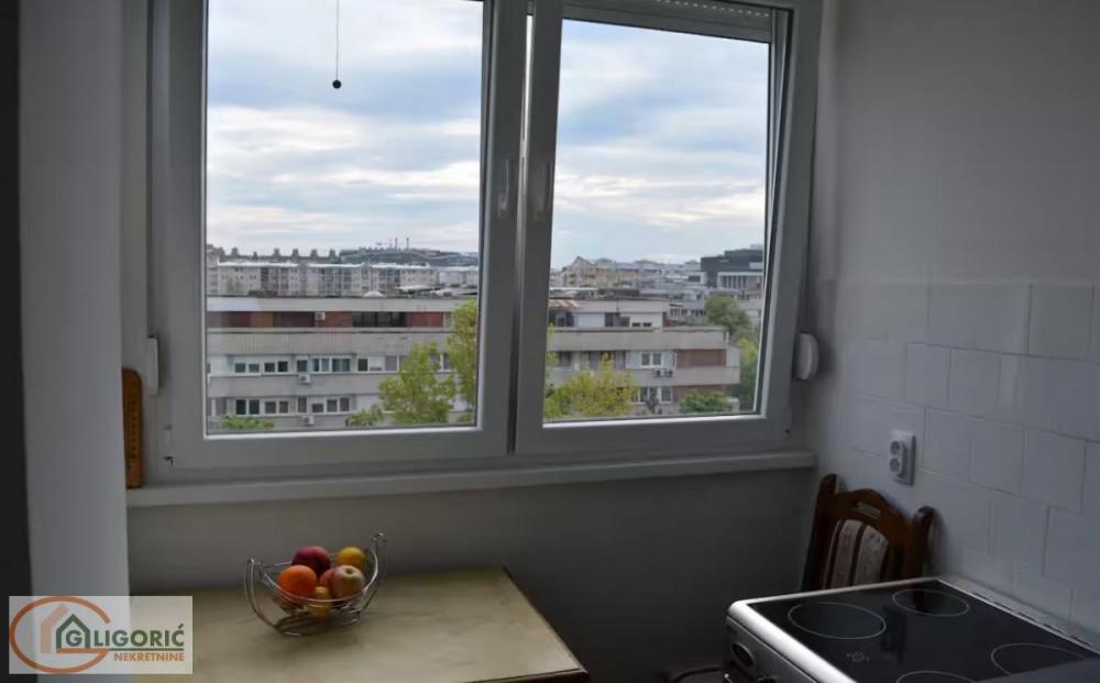 Stan na prodaju u Beogradu, Novi Beograd blok 21 (10. gimnazija), jednoiposoban, 44m2, cena 202000 evra