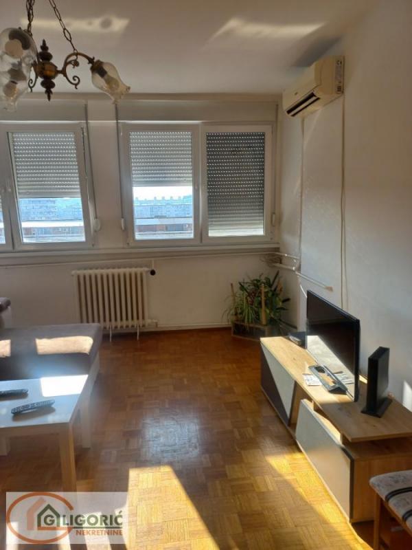 Stan na prodaju u Beogradu, Novi Beograd blok 21 (10. gimnazija), jednoiposoban, 44m2, cena 202000 evra