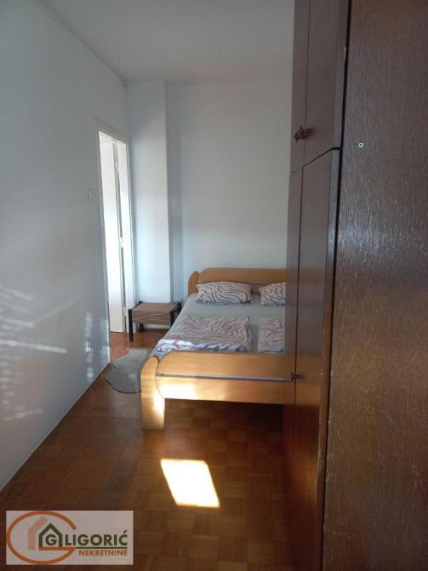 Stan na prodaju u Beogradu, Novi Beograd blok 21 (10. gimnazija), jednoiposoban, 44m2, cena 202000 evra