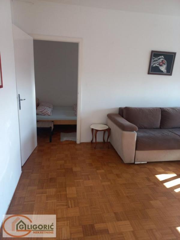 Stan na prodaju u Beogradu, Novi Beograd blok 21 (10. gimnazija), jednoiposoban, 44m2, cena 202000 evra