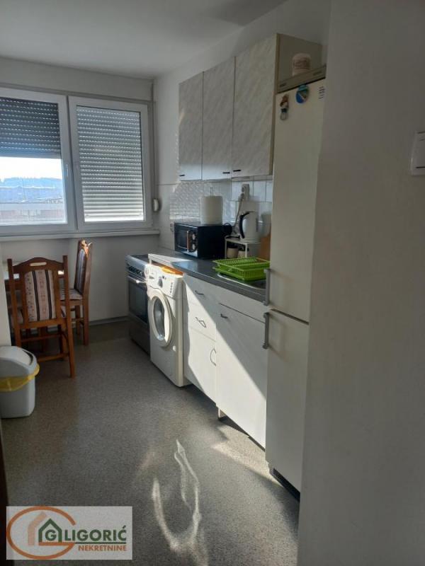 Stan na prodaju u Beogradu, Novi Beograd blok 21 (10. gimnazija), jednoiposoban, 44m2, cena 202000 evra