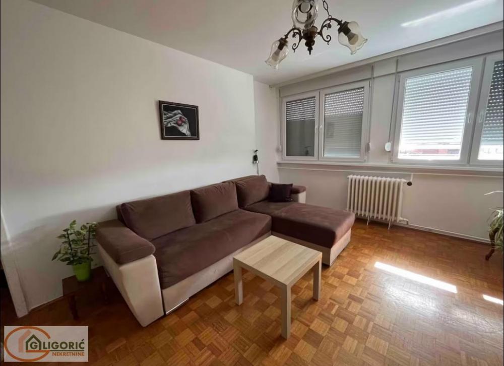 Stan na prodaju u Beogradu, Novi Beograd blok 21 (10. gimnazija), jednoiposoban, 44m2, cena 202000 evra