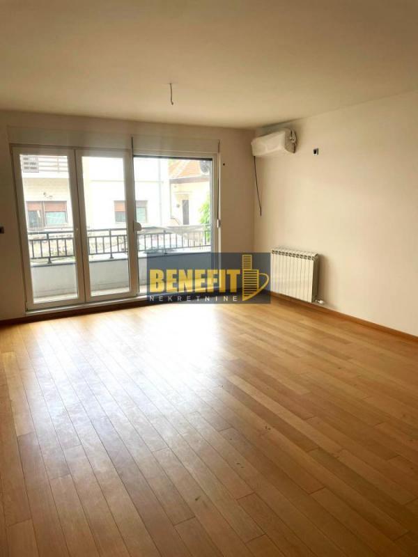 Stan na prodaju u Beogradu, Autokomanda, cetvorosoban, 88m2, cena 308000 evra